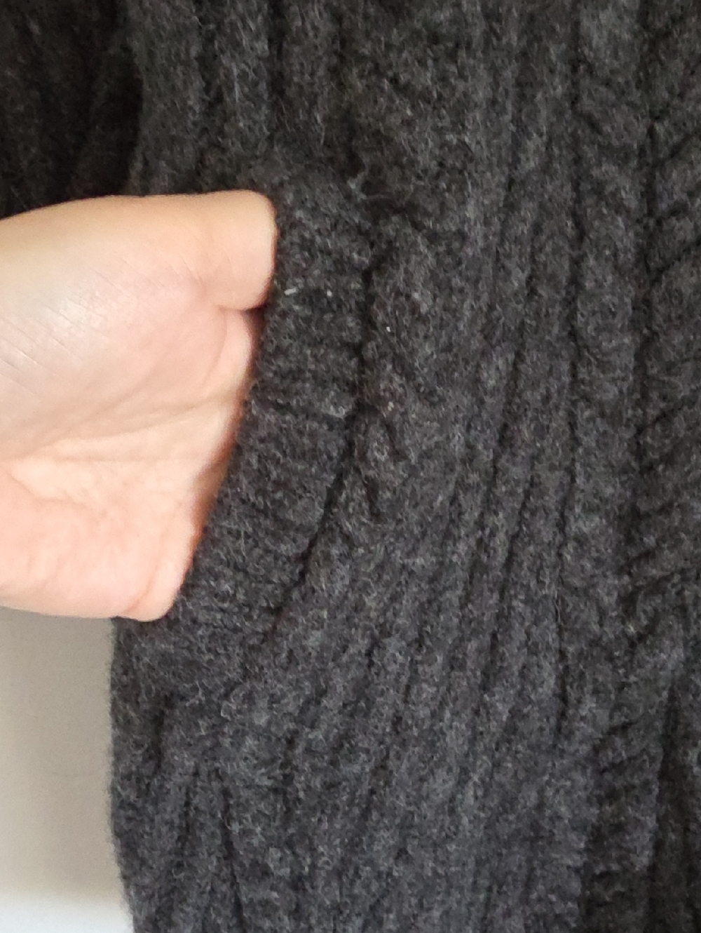 ARAN Mor | chunky cable knit charcoal wool cardigan sweater vintage Sz M - Picture 4 of 6